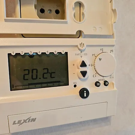 Kratzert 1-2 Schlafzimmer 居特斯洛