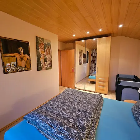 Kratzert 1-2 Schlafzimmer 居特斯洛